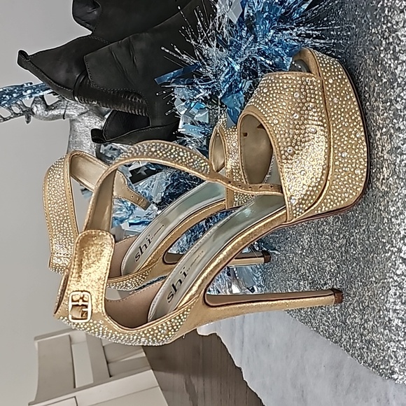 Holiday Heels - Picture 4 of 5